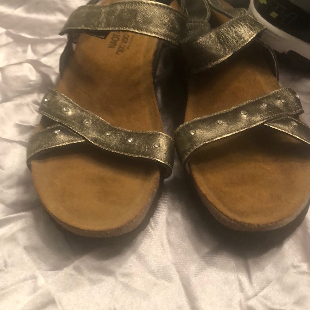 Naot true Israel made sandals